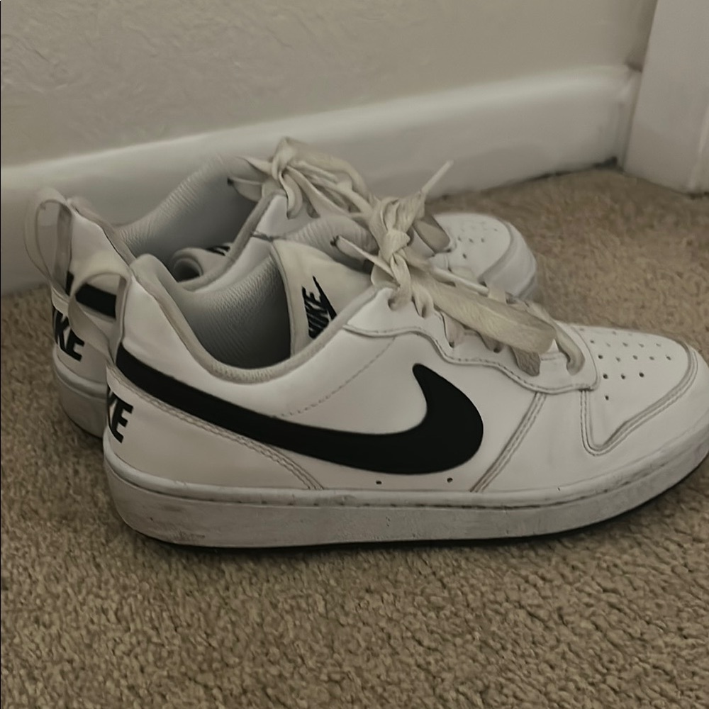 Nike White and Black Sneakers